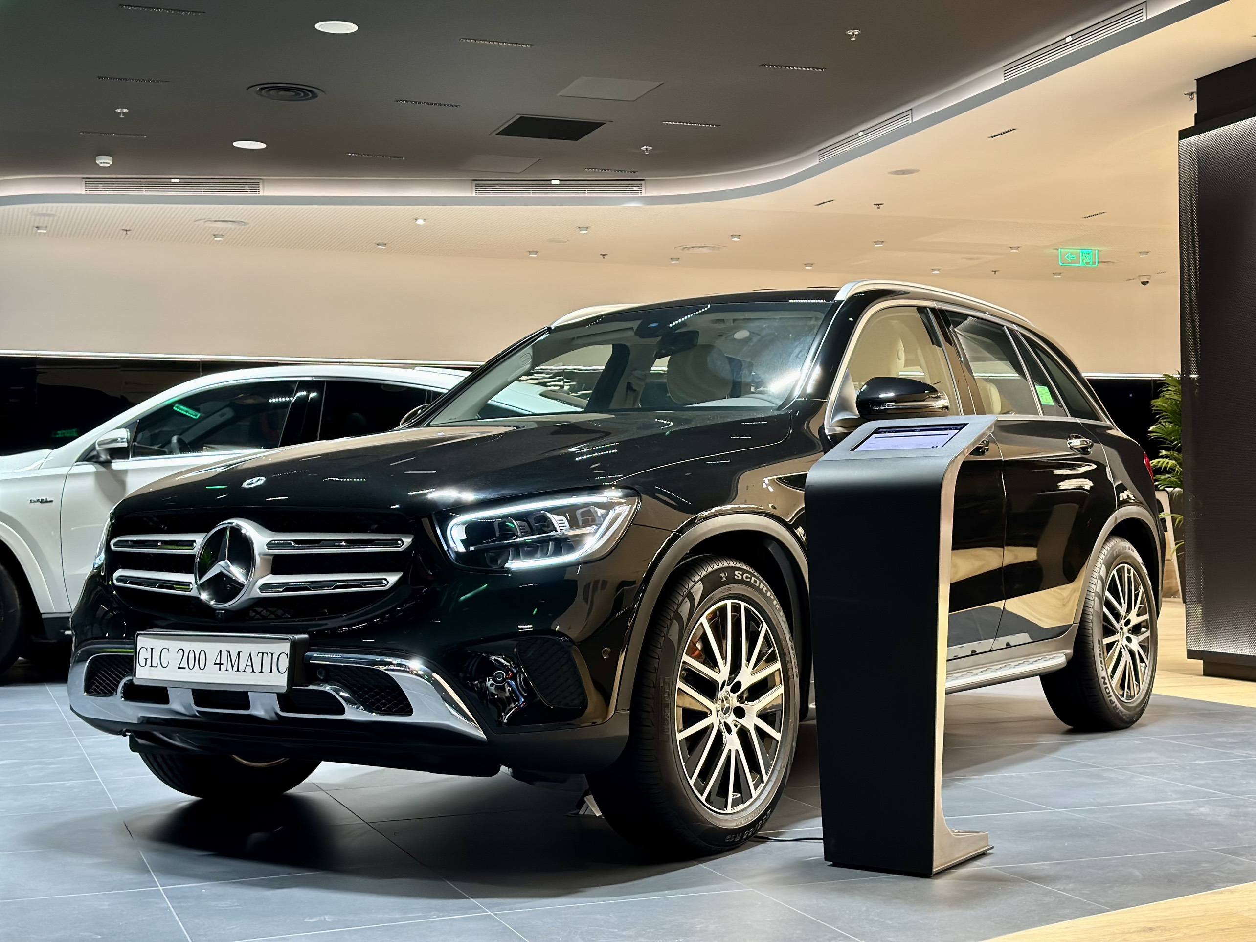 Đèn sau của Mercedes GLC 200 2021 và Mercedes GLC 200 2019 có gì khác    Mercedes VietNam  Các dòng xe chính hãng MercedesBenz giá tốt